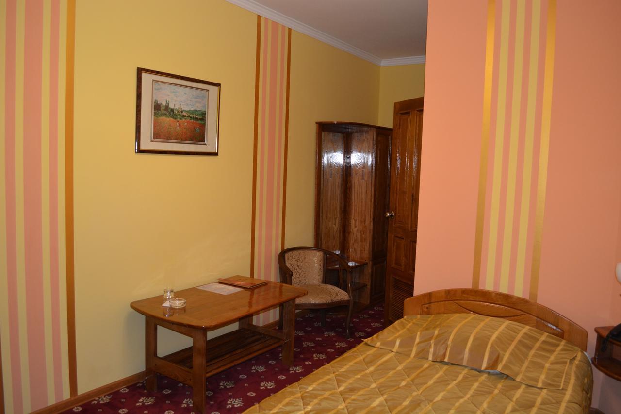 Hotel Papillon Tashkent Exterior photo